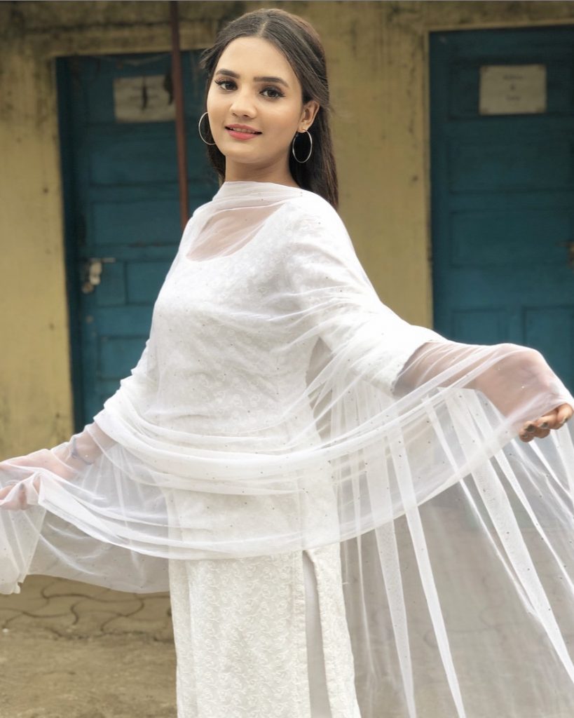 Ashna Kishore 