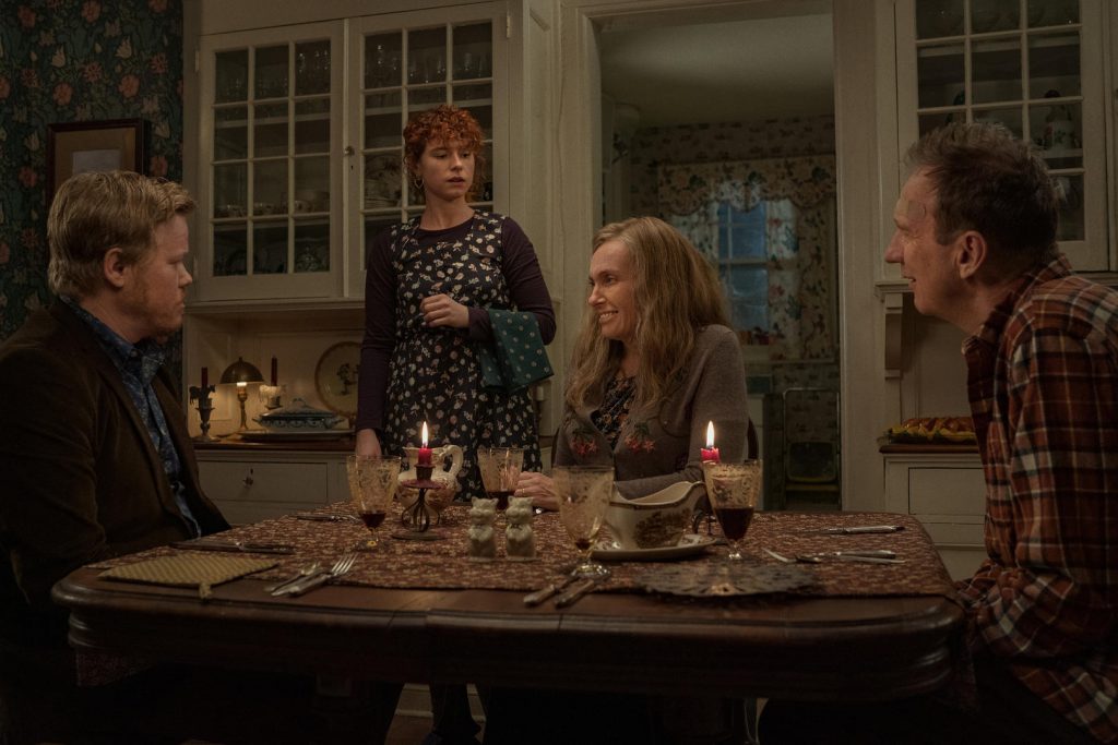Im Thinking Of Ending Things. Jesse Plemons as Jake, Jessie Buckley as Young Woman, Toni Collette as Mother, David Thewlis as Father in Im Thinking Of Ending Things. Cr. Mary Cybulski/NETFLIX © 2020