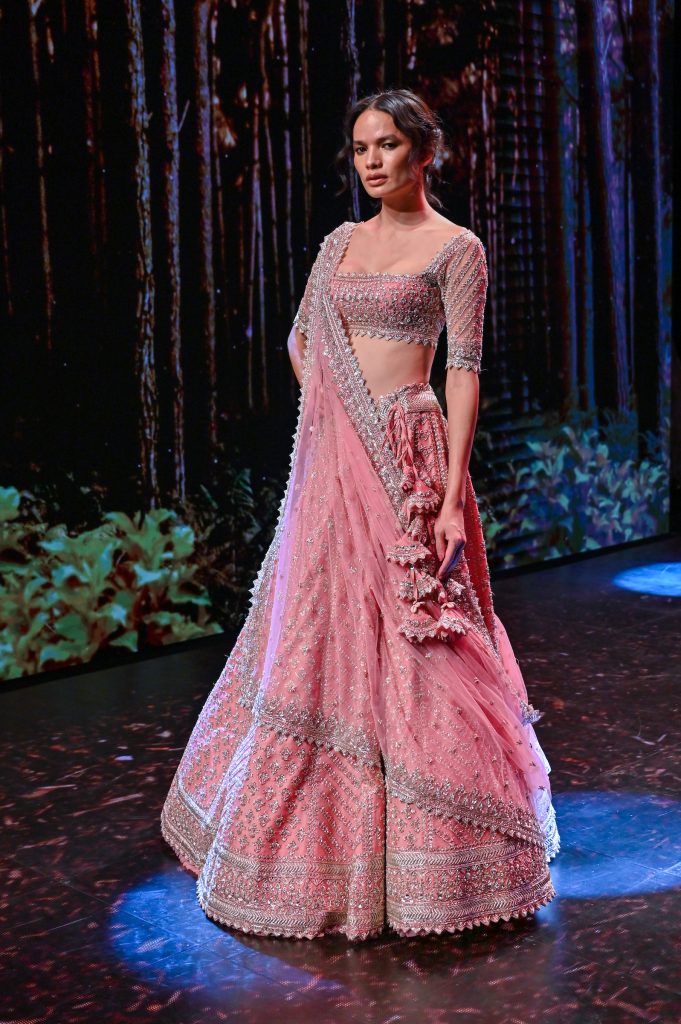 Model Poses for designer Anushree Reddys Collection at The Lakme Fashion Week Fluid Edition 2020 at St. Regis in Mumbai, India on 24th October 2020.  Photo :Vaqaas Mansuri / FS Images / Lakme Fashion Week / IMG Reliance