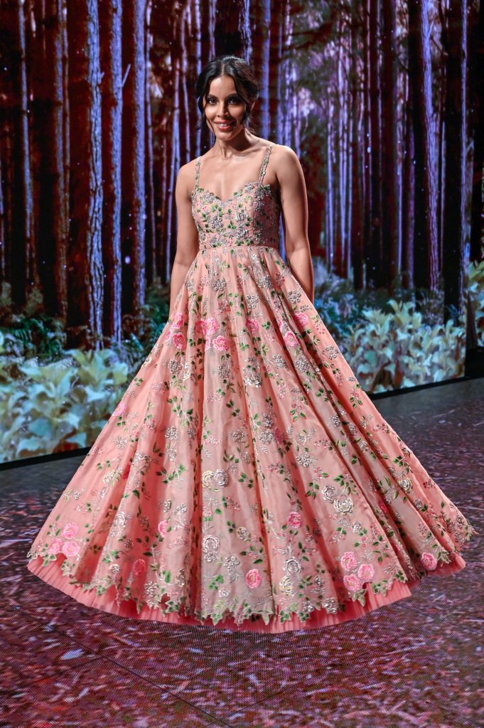 Model Poses for designer Anushree Reddys Collection at The Lakme Fashion Week Fluid Edition 2020 at St. Regis in Mumbai, India on 24th October 2020.  Photo :Vaqaas Mansuri / FS Images / Lakme Fashion Week / IMG Reliance