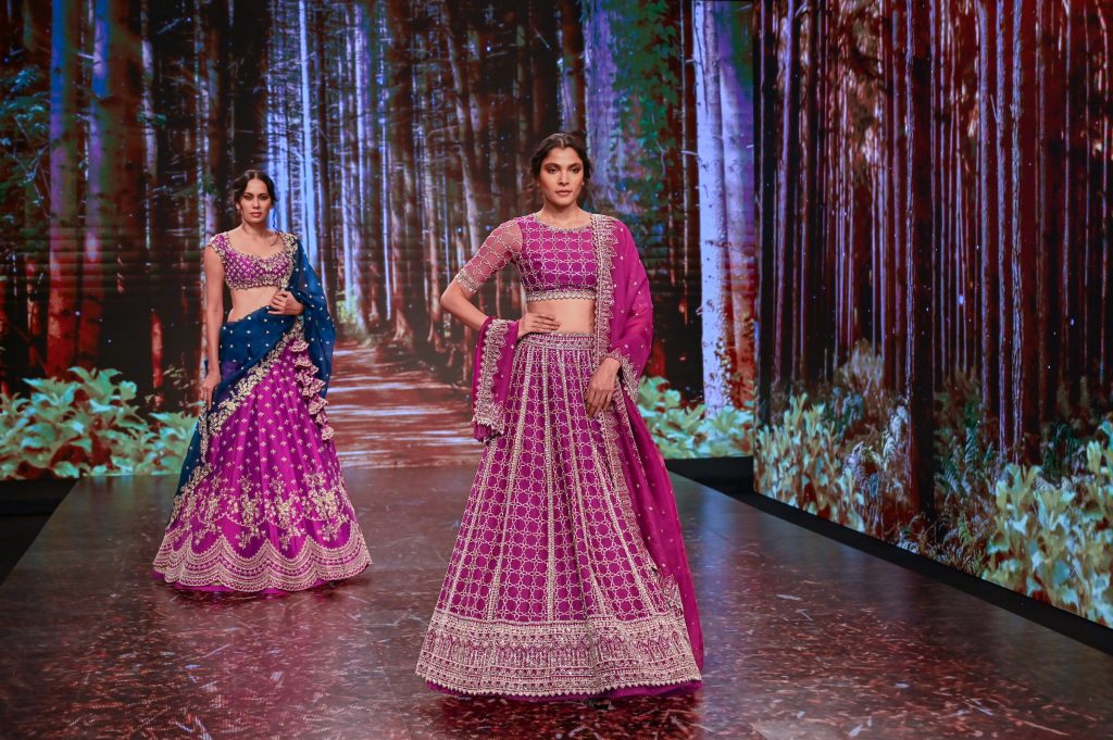 Model Poses for designer Anushree Reddys Collection at The Lakme Fashion Week Fluid Edition 2020 at St. Regis in Mumbai, India on 24th October 2020.  Photo :Vaqaas Mansuri / FS Images / Lakme Fashion Week / IMG Reliance