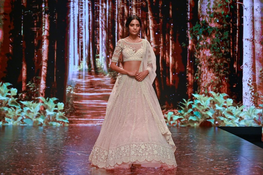 Model Poses for designer Anushree Reddys Collection at The Lakme Fashion Week Fluid Edition 2020 at St. Regis in Mumbai, India on 24th October 2020.  Photo :Vaqaas Mansuri / FS Images / Lakme Fashion Week / IMG Reliance