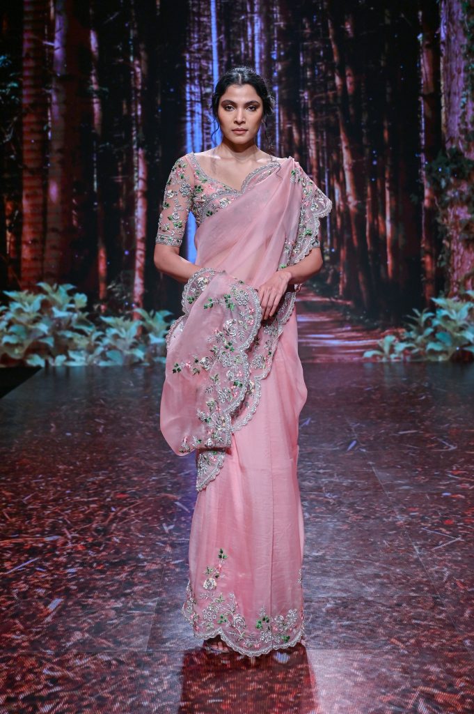Model Poses for designer Anushree Reddys Collection at The Lakme Fashion Week Fluid Edition 2020 at St. Regis in Mumbai, India on 24th October 2020.  Photo :Vaqaas Mansuri / FS Images / Lakme Fashion Week / IMG Reliance