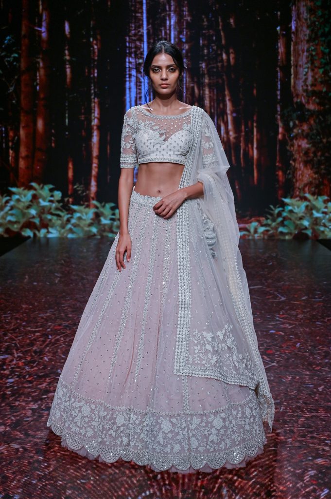 Model Poses for designer Anushree Reddys Collection at The Lakme Fashion Week Fluid Edition 2020 at St. Regis in Mumbai, India on 24th October 2020.  Photo :Vaqaas Mansuri / FS Images / Lakme Fashion Week / IMG Reliance