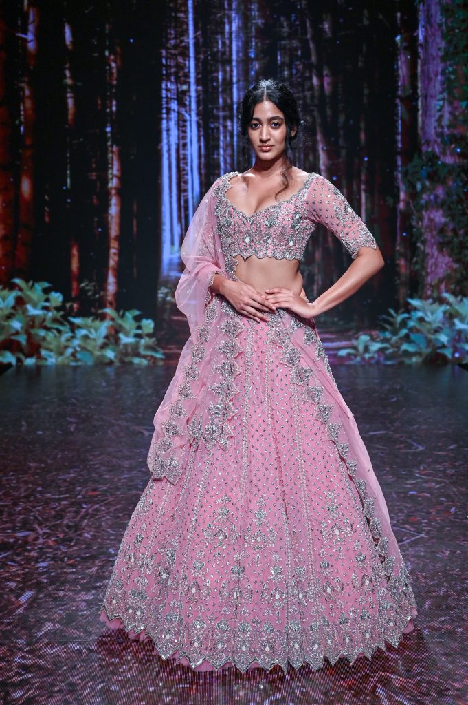 Model Poses for designer Anushree Reddys Collection at The Lakme Fashion Week Fluid Edition 2020 at St. Regis in Mumbai, India on 24th October 2020.  Photo :Vaqaas Mansuri / FS Images / Lakme Fashion Week / IMG Reliance