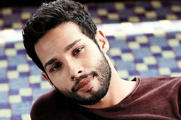 Siddhant Chaturvedi Recreates Iconic Phir Hera Pheri Moves