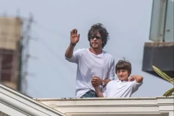 SRK Shares Throwback from Mannat, Marks Independence Day with AbRam